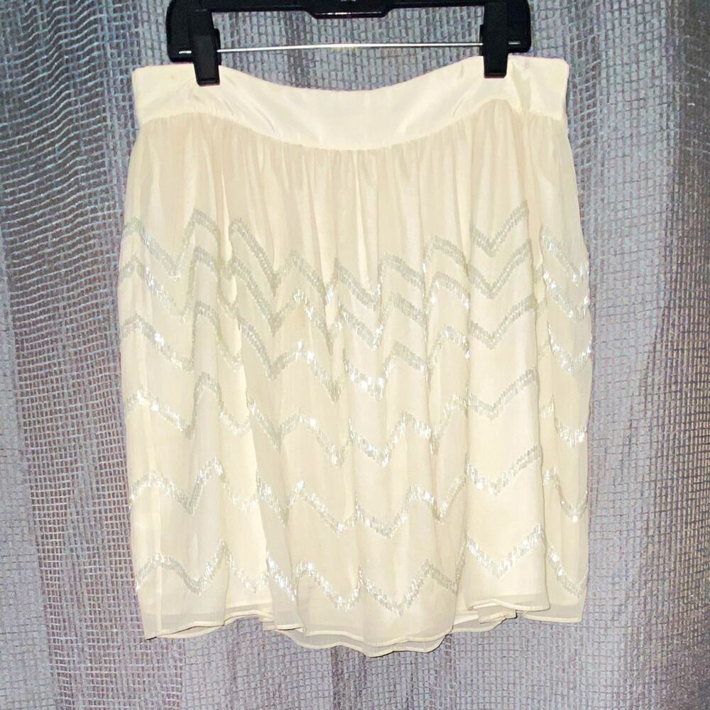 Club Monaco Women’s Ivory Satin Chevron Sequin Lined Zip Mini Skirt Size 2